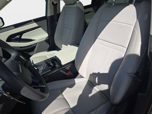 Used 2025 Land Rover Range Rover Evoque S image 18