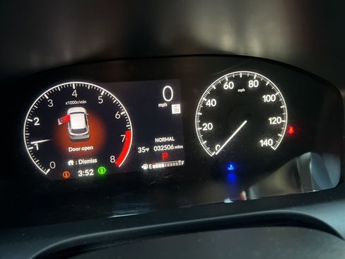 Used 2023 Honda HR-V LX image 17