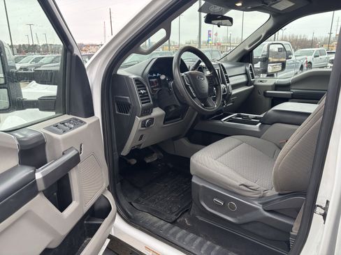 Certified 2019 Ford F450 XLT w/ XLT Premium Package image 11