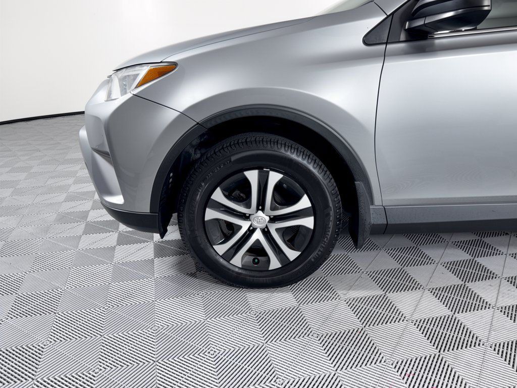Used 2018 Toyota RAV4 LE w/ Carpet Mat Package AWD/4WD image 13