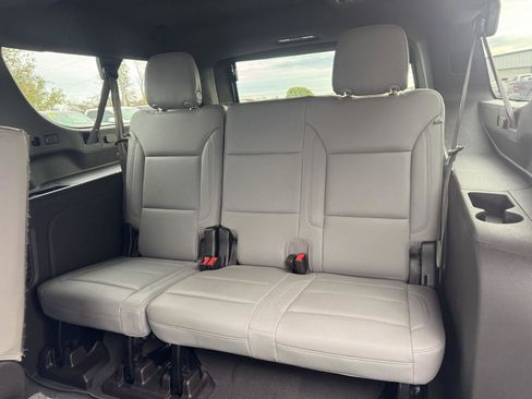 Used 2022 Chevrolet Suburban LT w/ LT Signature Package image 8
