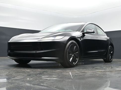 Used 2024 Tesla Model 3 Standard Range RWD image 18