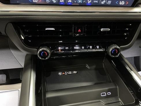 New 2026 Chevrolet Tahoe High Country AWD/4WD image 17