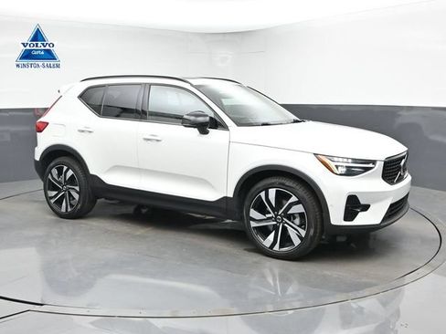 Used 2023 Volvo XC40 B5 Ultimate w/ Protection Package Premier AWD/4WD image 1