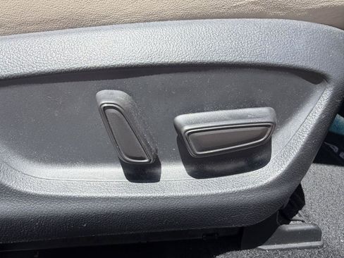 Used 2019 Toyota Avalon XLE w/ Carpet Mat Package FWD image 28