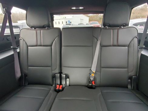 Used 2024 Chevrolet Suburban RST w/ Luxury Package image 7