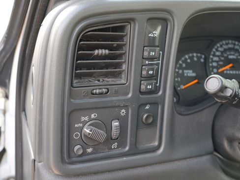 Used 2006 Chevrolet Silverado 2500 LT image 17