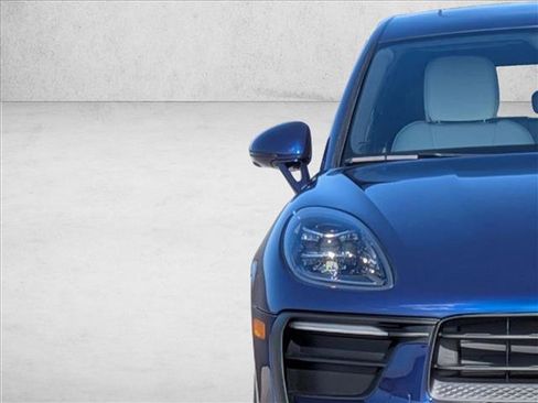 Used 2025 Porsche Macan image 12