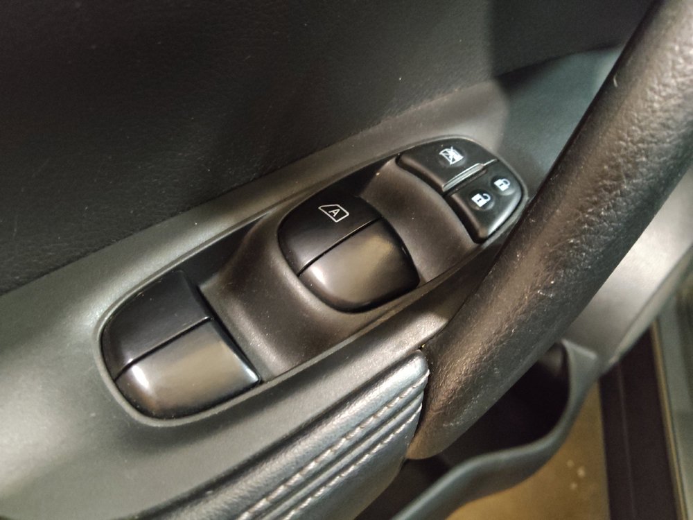 Used 2019 Nissan Rogue S FWD image 27