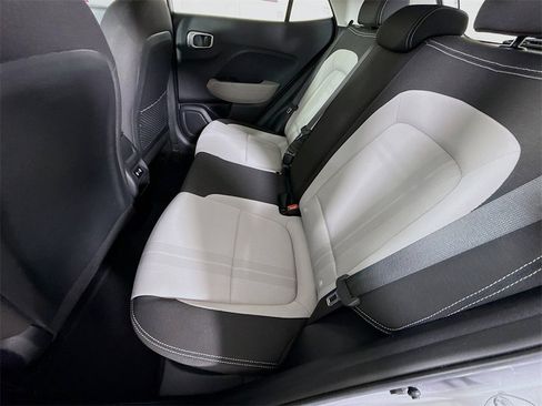 Certified 2024 Hyundai Venue SEL image 27