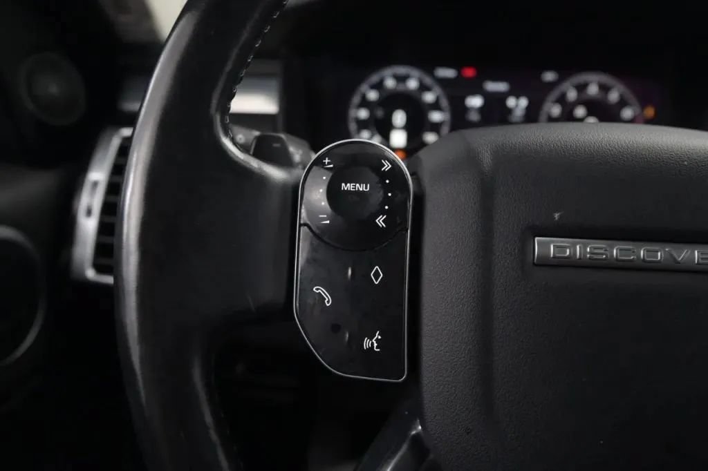 Used 2020 Land Rover Discovery Landmark AWD/4WD image 26