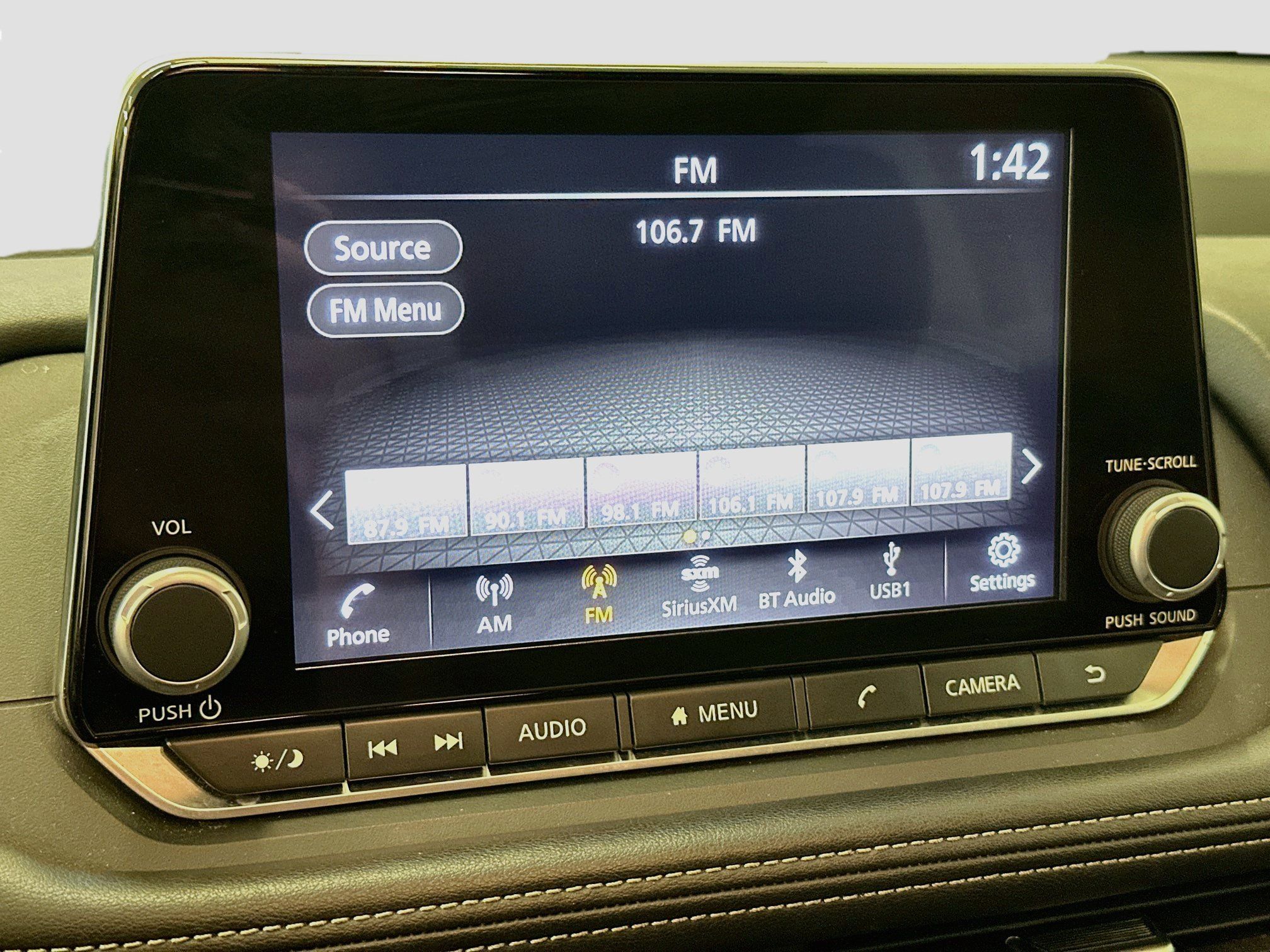 Used 2025 Nissan Rogue SV AWD/4WD image 21