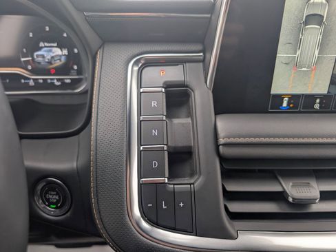 Used 2023 GMC Yukon XL AT4 w/ AT4 Premium Plus Package AWD/4WD image 23