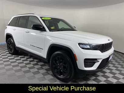 Used 2025 Jeep Grand Cherokee Altitude