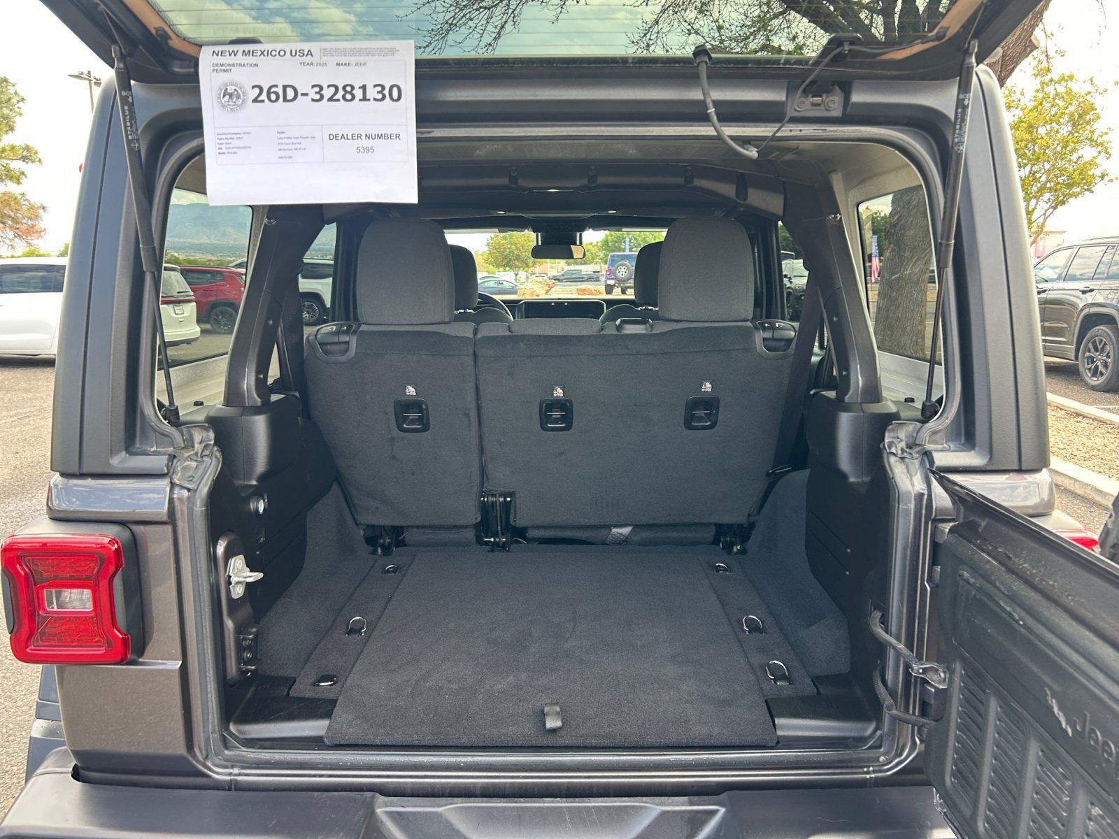 Used 2025 Jeep Wrangler Unlimited Rubicon AWD/4WD image 30