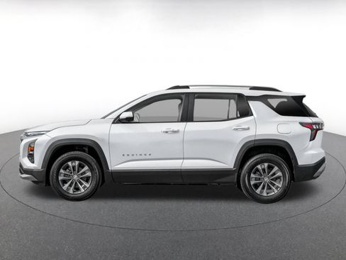 Used 2025 Chevrolet Equinox LT FWD image 3