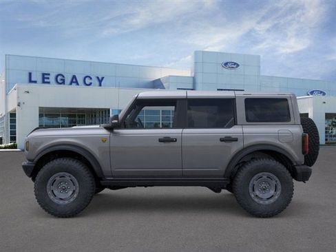 New 2025 Ford Bronco Badlands image 3