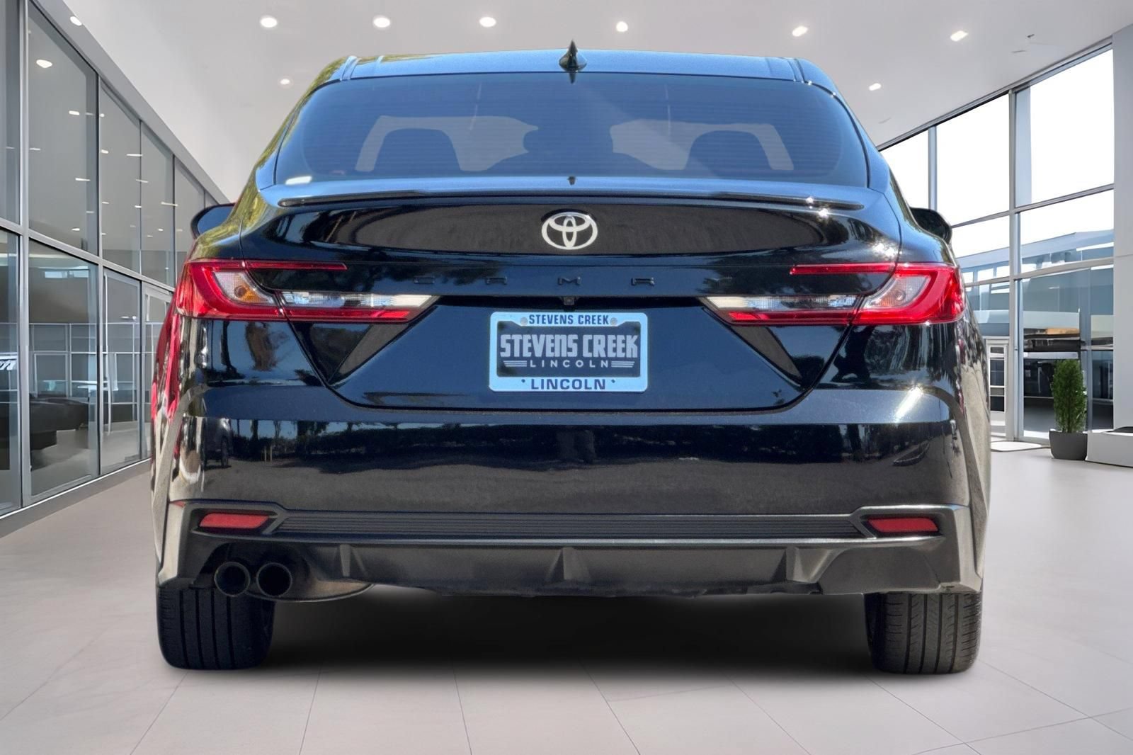 Used 2025 Toyota Camry SE FWD image 5