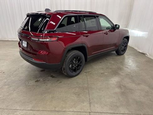 New 2026 Jeep Grand Cherokee Altitude image 24