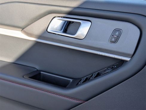 Used 2025 Ford Explorer ST-Line w/ ST-Line Street Pack image 14