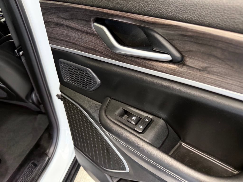 Used 2023 Jeep Grand Cherokee 4WD 4xe image 29