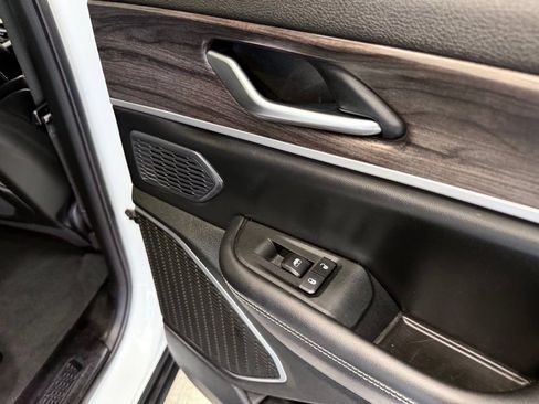Used 2023 Jeep Grand Cherokee 4WD 4xe w/ Luxury Tech Group II image 29