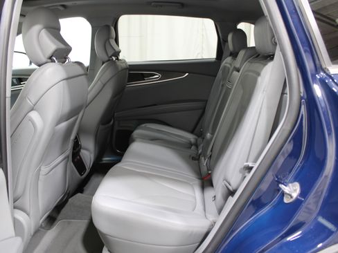 Used 2019 Lincoln Nautilus Reserve w/ Driver Assistance Package image 25