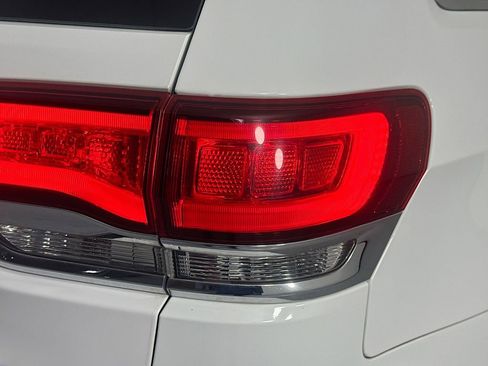 Used 2020 Jeep Grand Cherokee Limited image 34