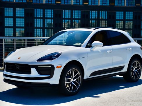 New 2026 Porsche Macan image 1