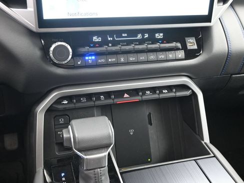 Used 2025 Toyota Sequoia Platinum AWD/4WD image 18
