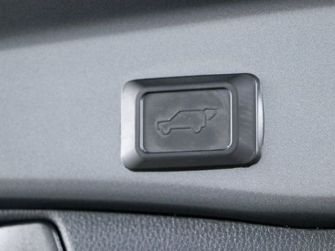 Used 2021 Toyota RAV4 XLE w/ Convenience Package FWD image 30