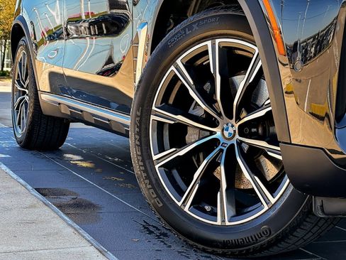 New 2025 BMW X5 sDrive40i w/ Climate Comfort Package image 2