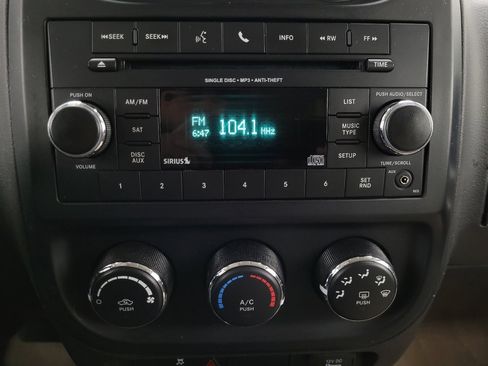 Used 2016 Jeep Patriot Sport image 25