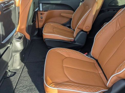 New 2026 Chrysler Pacifica Pinnacle AWD/4WD image 17