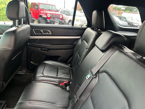 Used 2017 Ford Explorer XLT w/ Equipment Group 202A AWD/4WD image 17