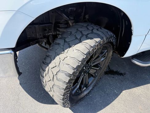 Used 2018 Nissan Titan SV w/ SV Convenience Package image 38