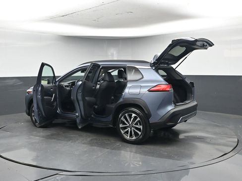 Used 2023 Toyota Corolla Cross XLE image 46