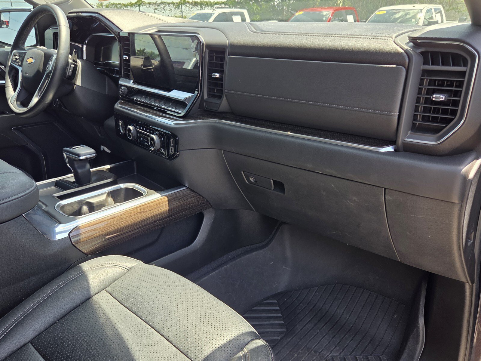 Used 2024 Chevrolet Silverado 1500 LT AWD/4WD image 16