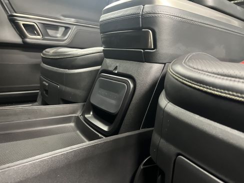 Used 2024 Rivian R1S Adventure AWD/4WD image 33
