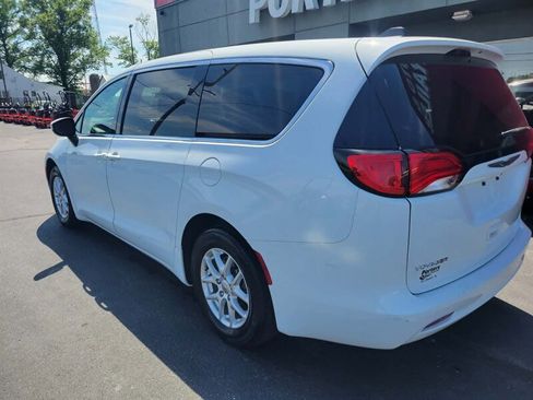 Used 2022 Chrysler Voyager LX FWD image 22