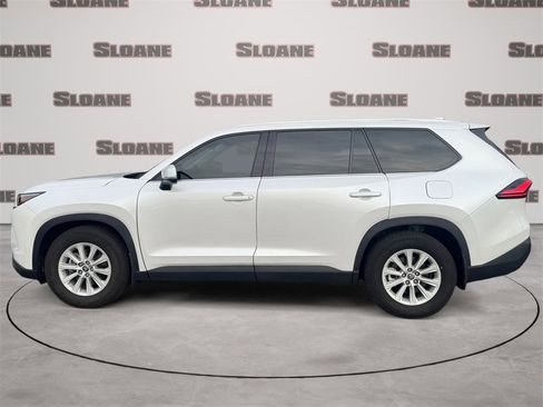 Used 2024 Toyota Grand Highlander XLE image 2