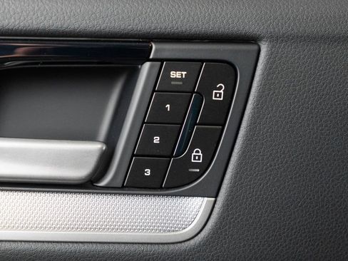 Certified 2025 Porsche Cayenne AWD/4WD image 20