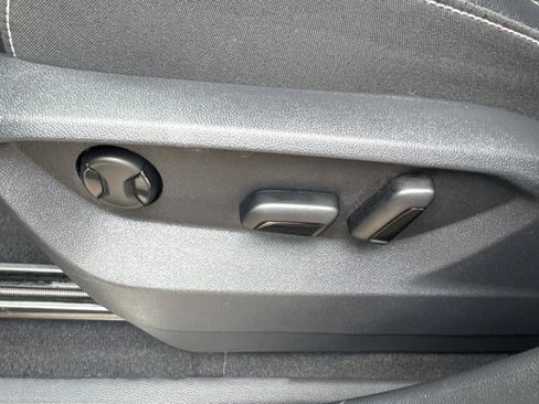 Certified 2025 Volkswagen Atlas SE image 34