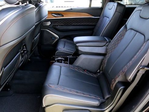 Used 2025 Jeep Grand Cherokee L Summit AWD/4WD image 24