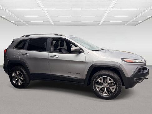 Used 2015 Jeep Cherokee Trailhawk w/ Comfort/Convenience Group AWD/4WD image 7