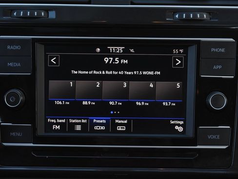 Used 2021 Volkswagen Golf 4-Door image 32