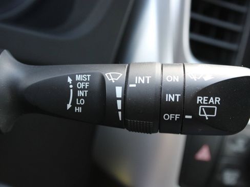 Used 2018 Toyota Highlander Plus w/ Carpet Mat Package (TMS) AWD/4WD image 30