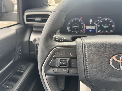 New 2025 Toyota 4Runner TRD Off-Road Premium AWD/4WD image 23