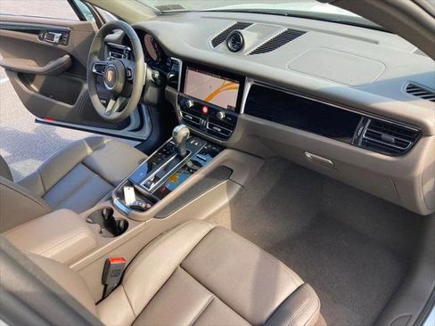 Used 2025 Porsche Macan AWD/4WD image 27