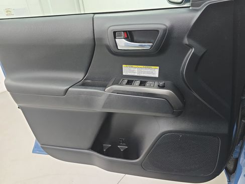 Used 2019 Toyota Tacoma TRD Off-Road w/ Technology Package image 26